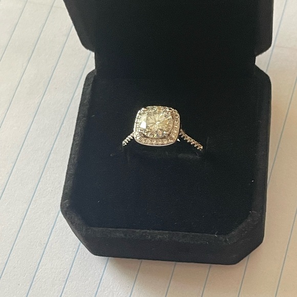 Jewelry - Brand new 2 carat Moissanite Sterling silver ring Size 7